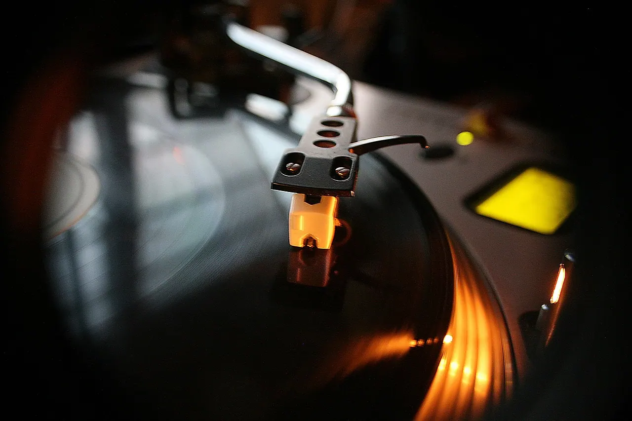 クラブのマナーと NG 行動、シーン内側の本音 — Pixabay