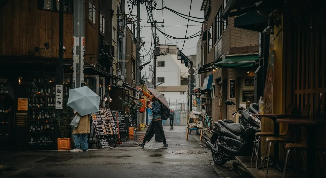 大きい荷物・上着はクラブでどうする? — Pixabay
