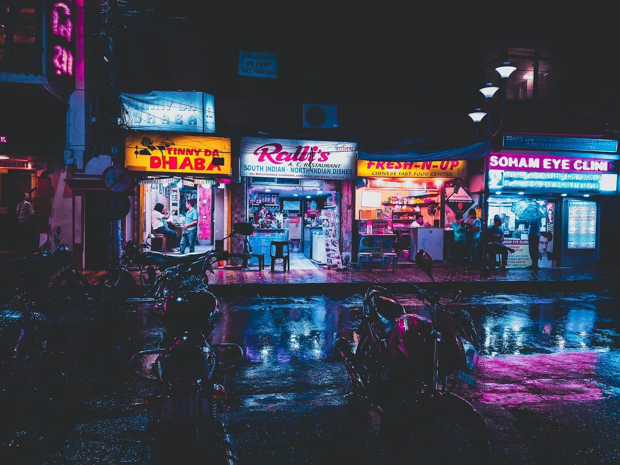 クラブで J-POP とか流行ってる曲って流れないの? — Pixabay