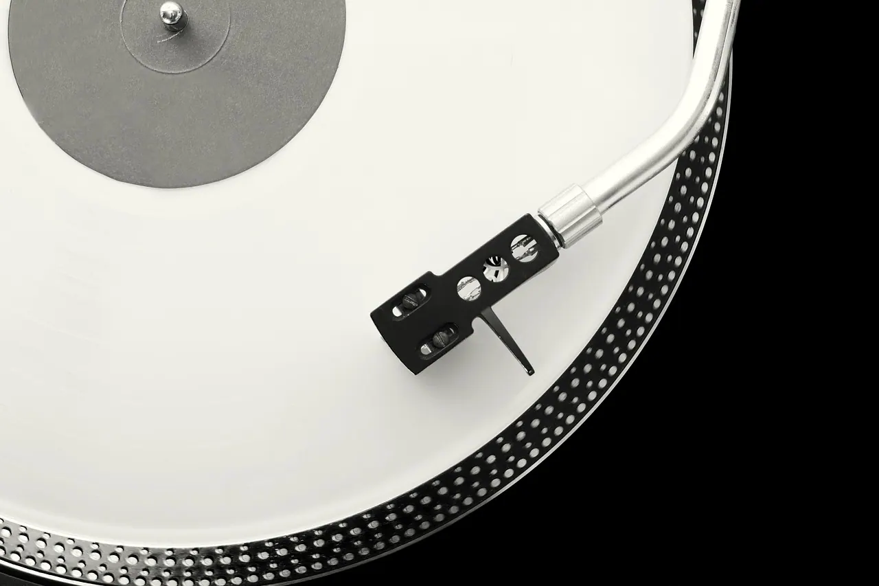 クラブの音楽ジャンル入門 — ハウス・テクノ・ベース・アニソン — Pixabay
